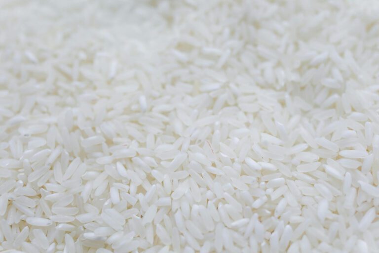 A closeup view of uncooked white rice grains.