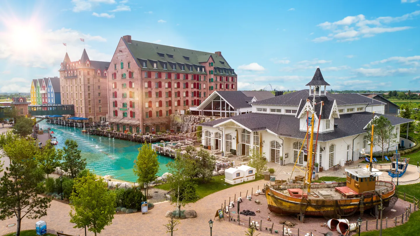 The Krønasår hotel and waterfront beside Bubba Svens at the Europa-Park resort.