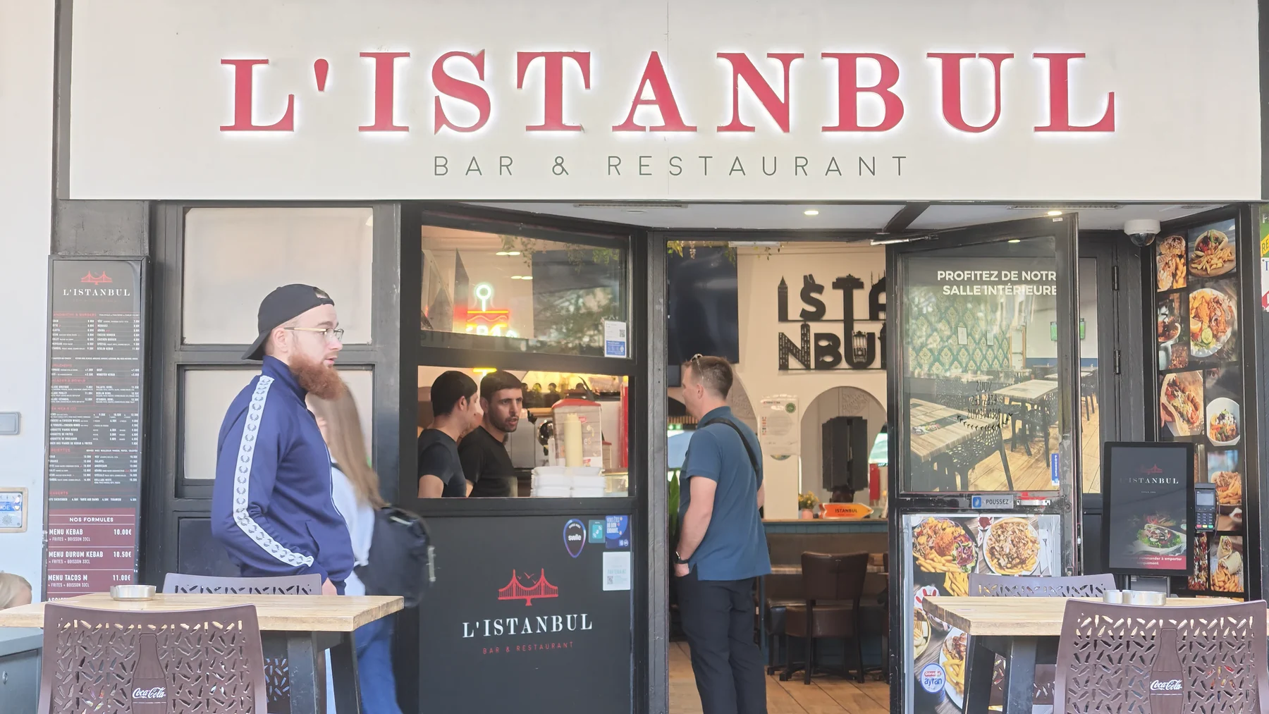 L’Istanbul’s red-lettered sign above the open storefront and sidewalk tables in Reims.