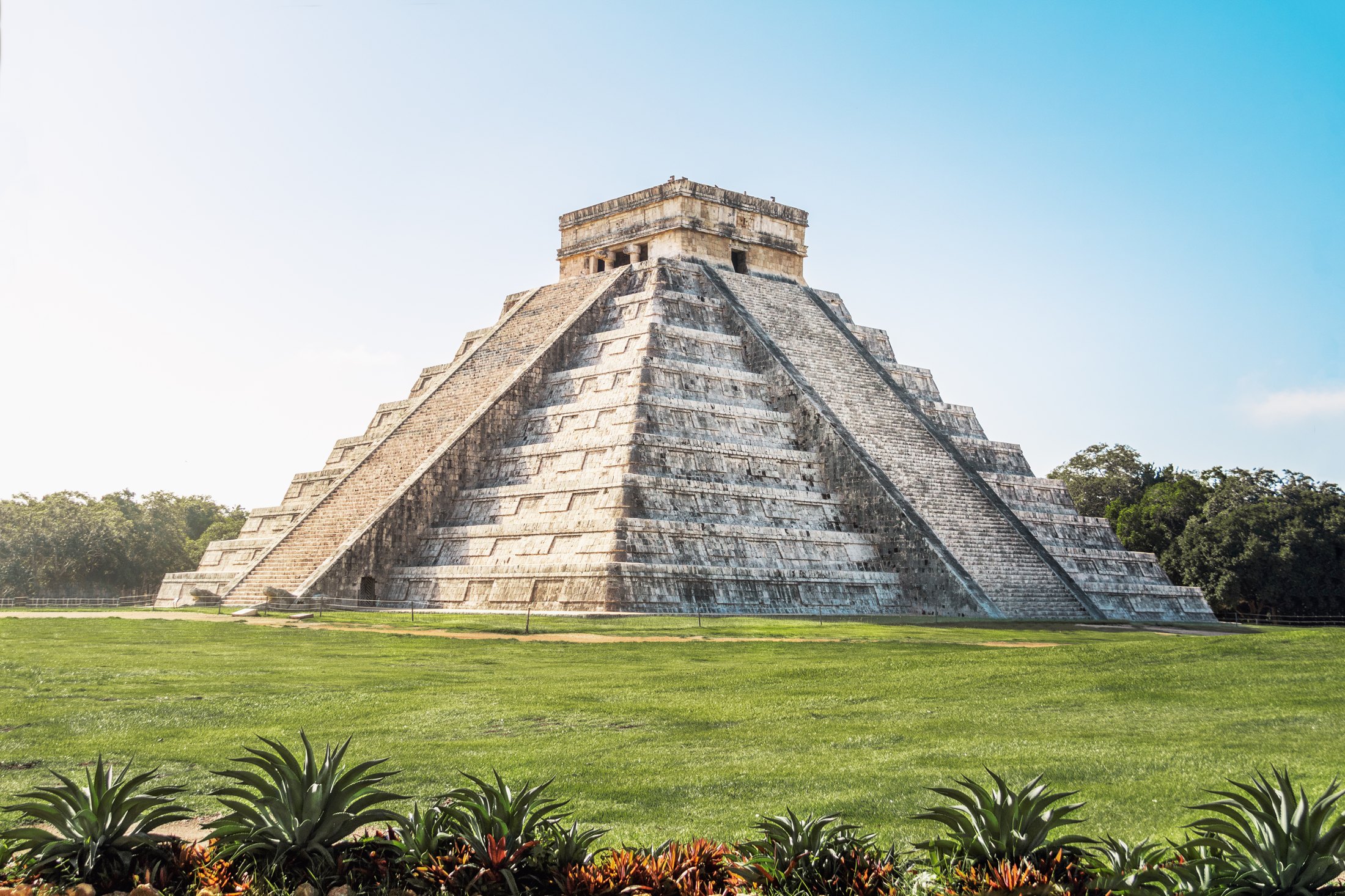 The stepped pyramid of Kukulcán, also called El Castillo, at Chichén Itzá in Mexico